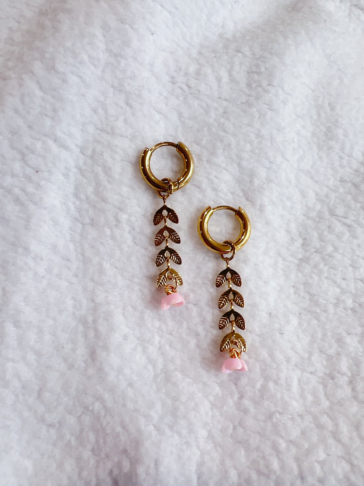 “Lilibeth” - Floral Dangle Earrings With a Pink Flower