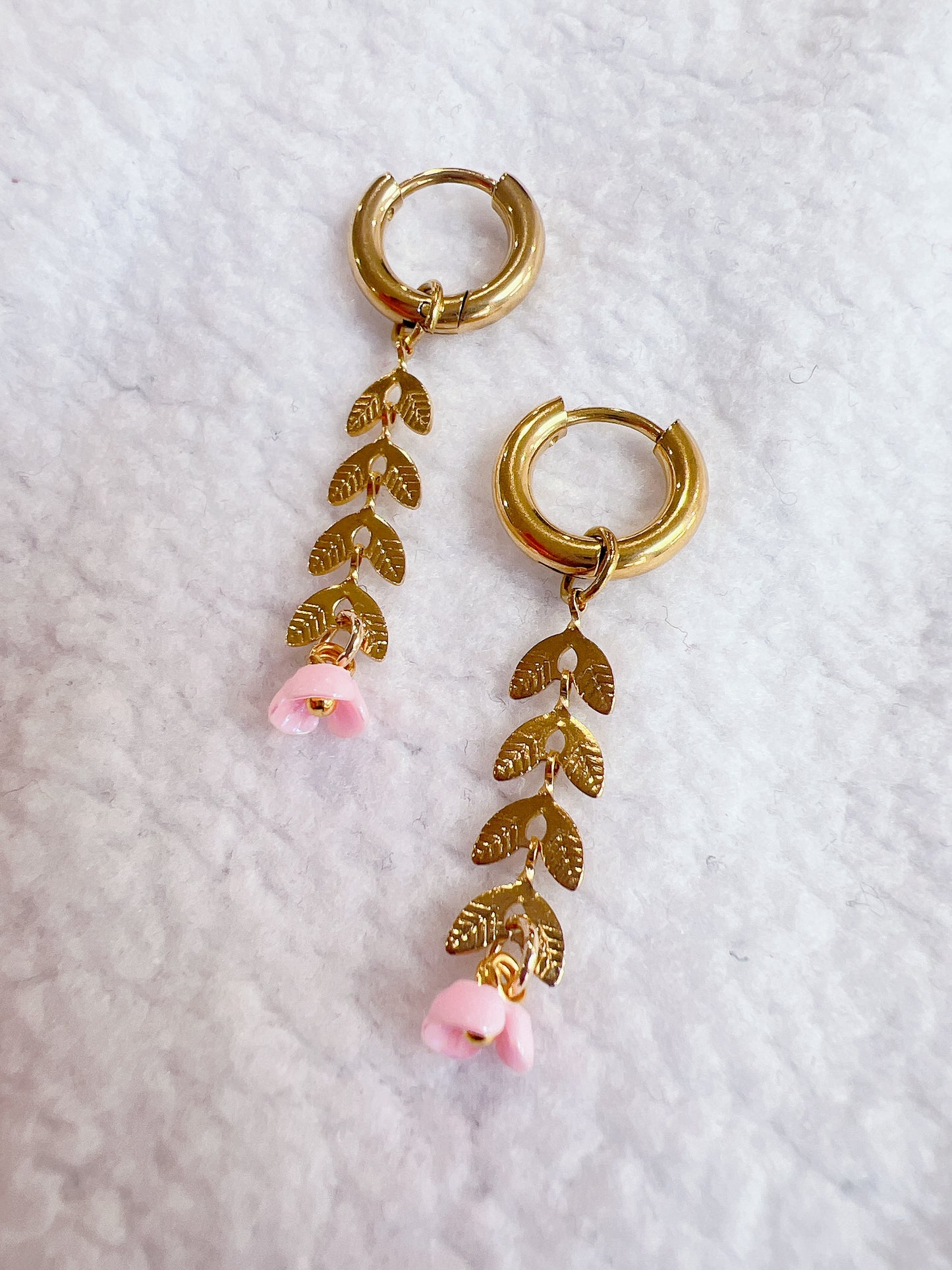 “Lilibeth” - Floral Dangle Earrings With a Pink Flower