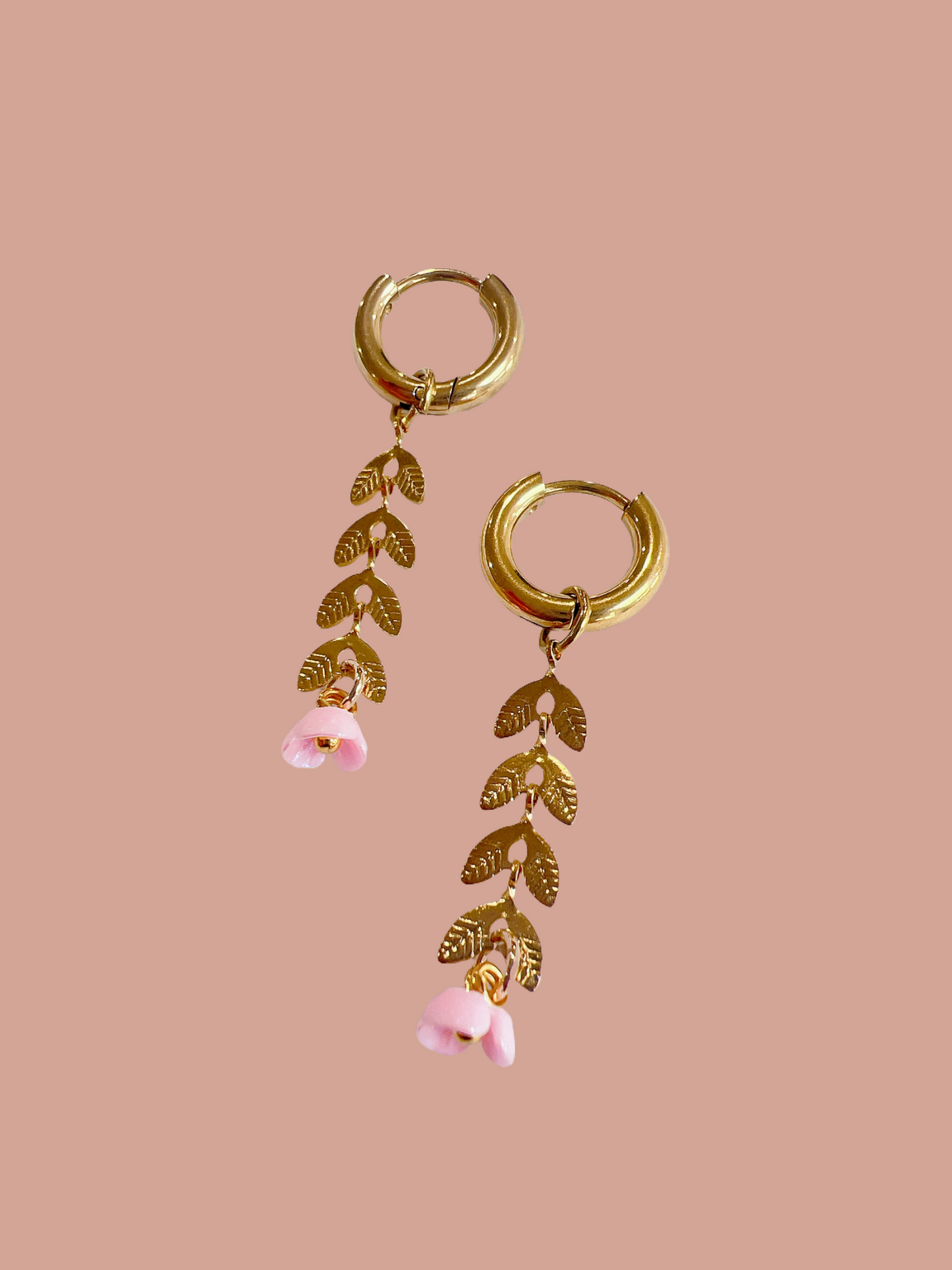 “Lilibeth” - Floral Dangle Earrings With a Pink Flower