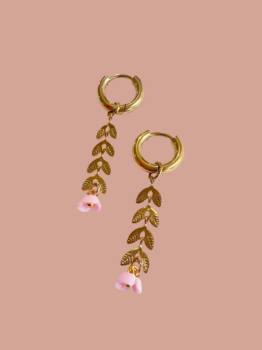 “Lilibeth” - Floral Dangle Earrings With a Pink Flower