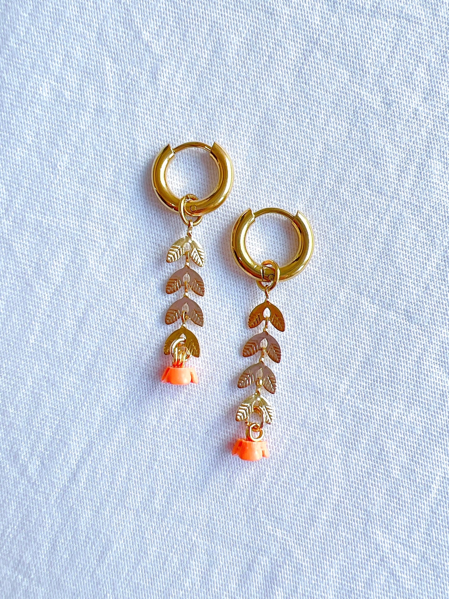 “Lilibeth” - Floral Dangle Earrings With a Peach Flower